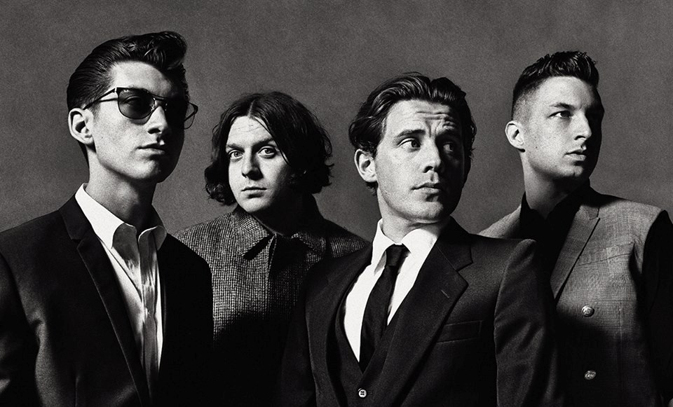 Portrait of Arctic Monkeys band members standing up - Asuncionico 2019 - Lineupping.com