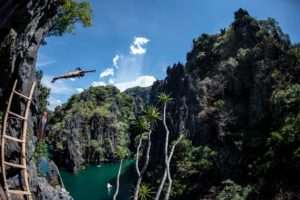 Orlando Duque diving at El Nido in Philippines - Red Bull Cliff Diving 2019 - Lineupping