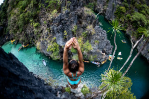 Xantheia Pennisi diving at El Nido in Philippines