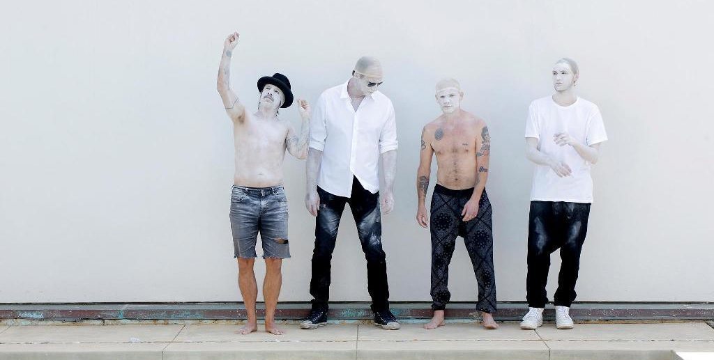Red Hot Chili Peppers band members standing up painted - Summer Sonic 2019 - Lineupping