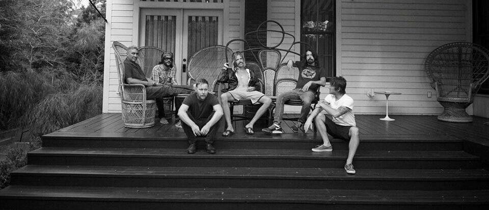 Foo Fighters sitting in front of a house in Louisiana - Lineupping.com