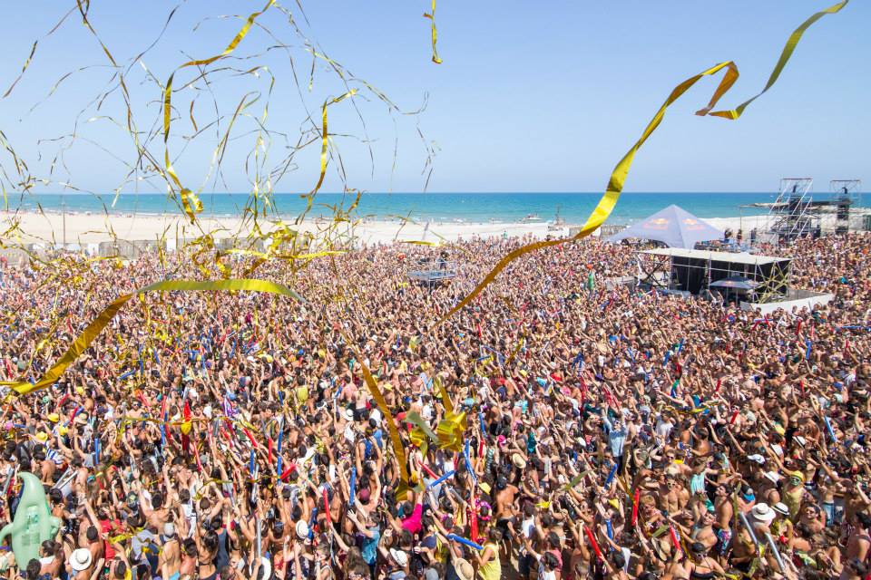Arenal Sound stage view from the crowd - credits Arenal Sound - Arenal Sound 2026 - Lineupping.com