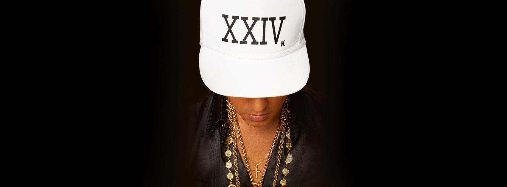 Portrait of Bruno Mars with the 24K hat - credits Bruno Mars - The Town Festival 2023 - Lineupping.com