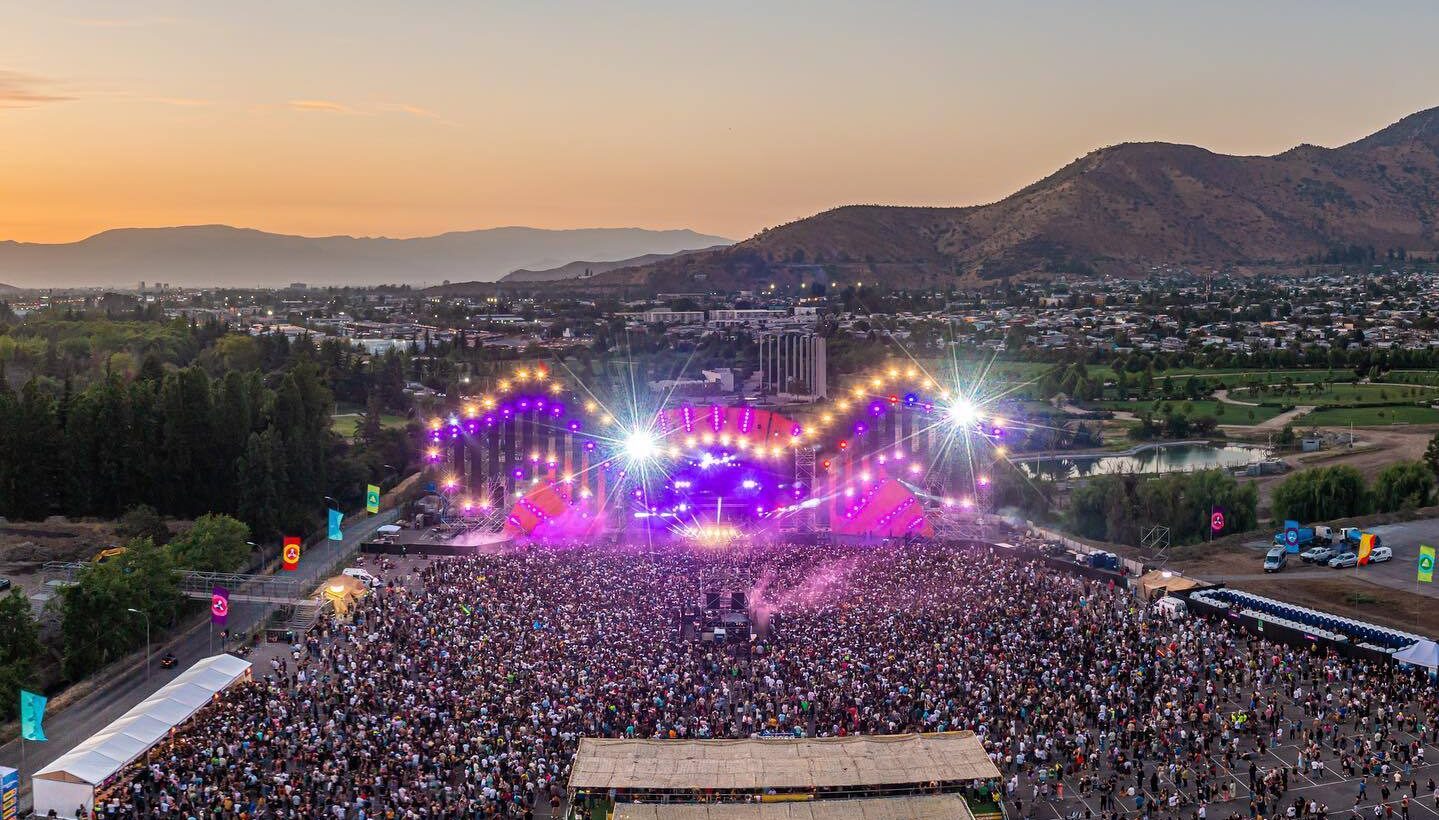 Creamfields Chile aerial view of the main stage - credits Parlante Chile - Creamfields Chile 2025 - Lineupping.com