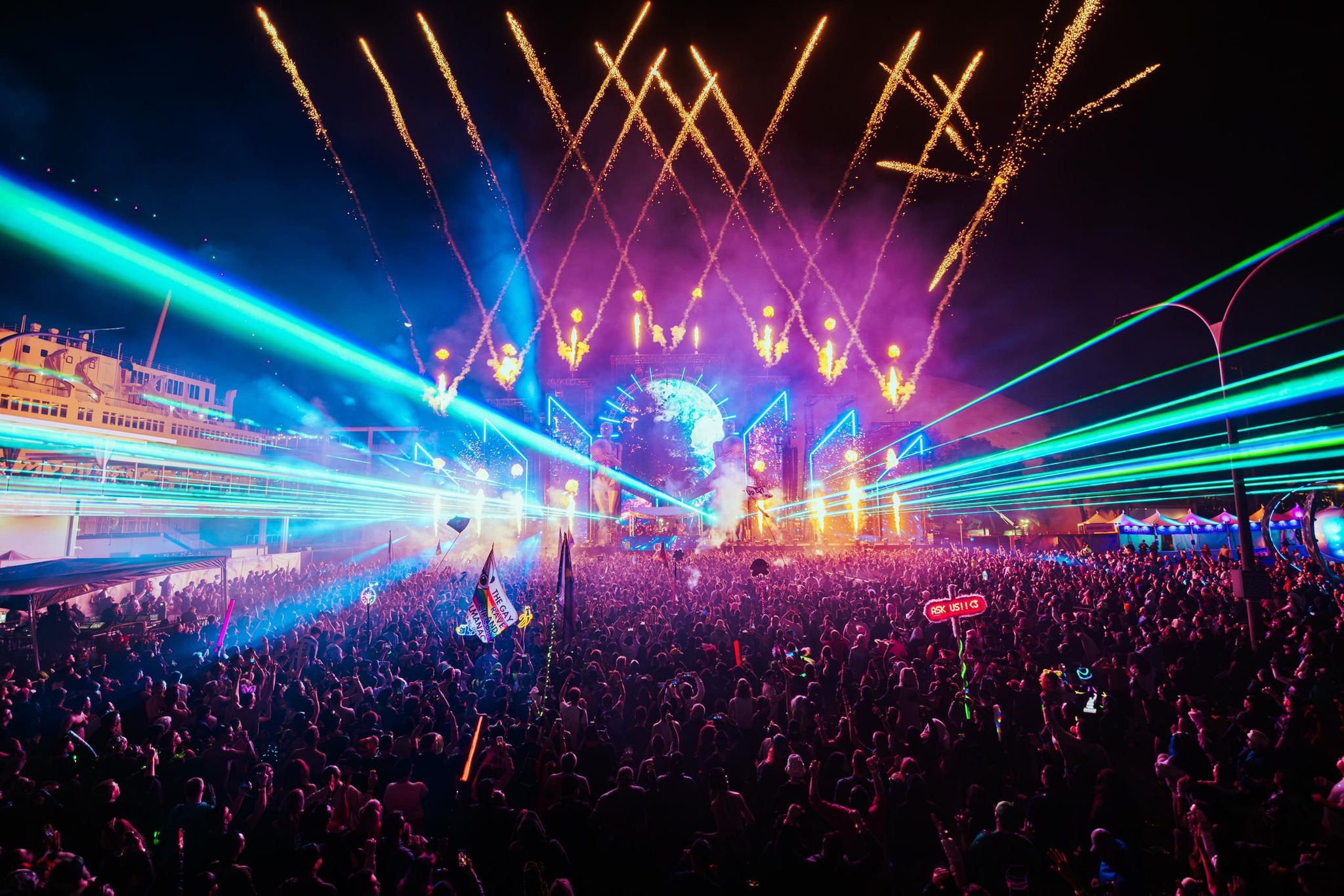 View of Dreamstate Southern California main stage from the crowd - credits Dreamstate - Dreamstate Southern California 2025 - Lineupping.com